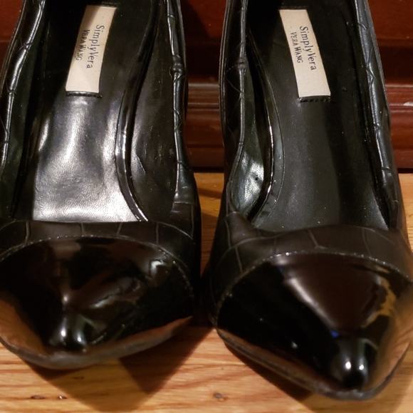 Black Vera Wang Pumps - Picture 2 of 6